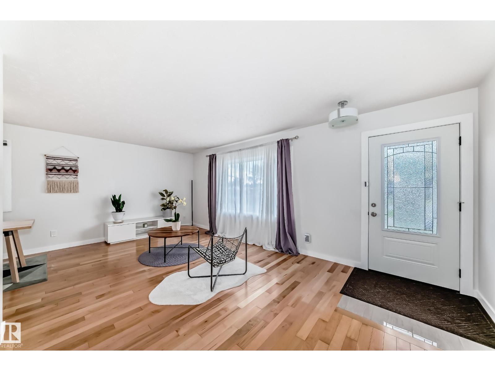 Photo 14 of 13424 82 St Nw, Edmonton AB