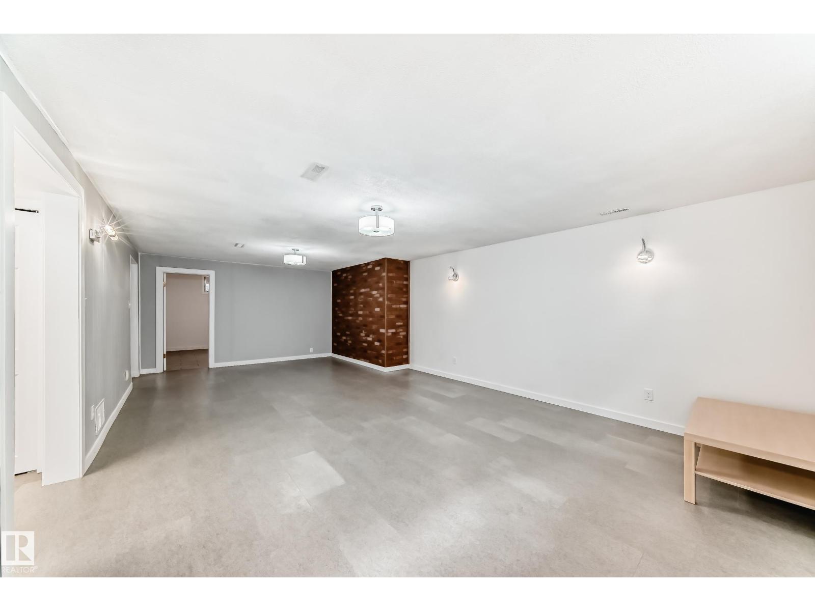 Photo 27 of 13424 82 St Nw, Edmonton AB