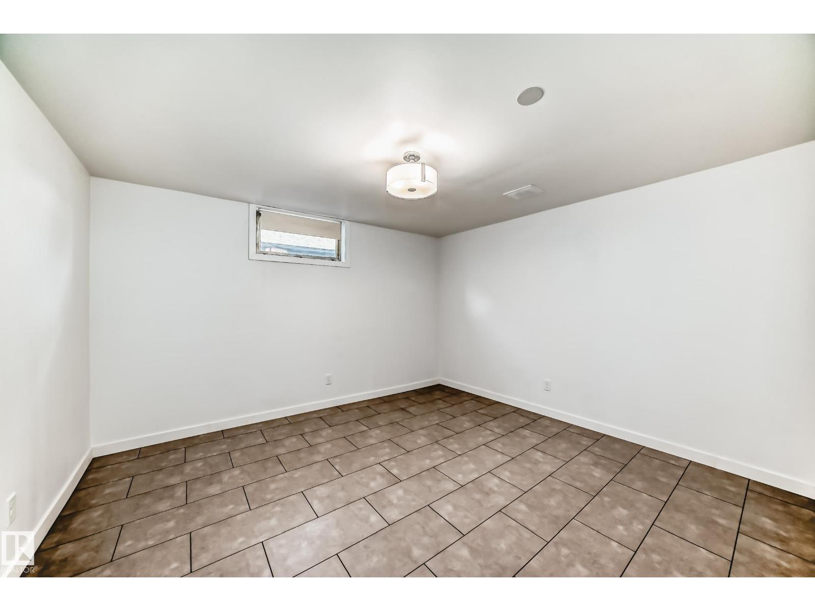 Photo 31 of 13424 82 St Nw, Edmonton AB
