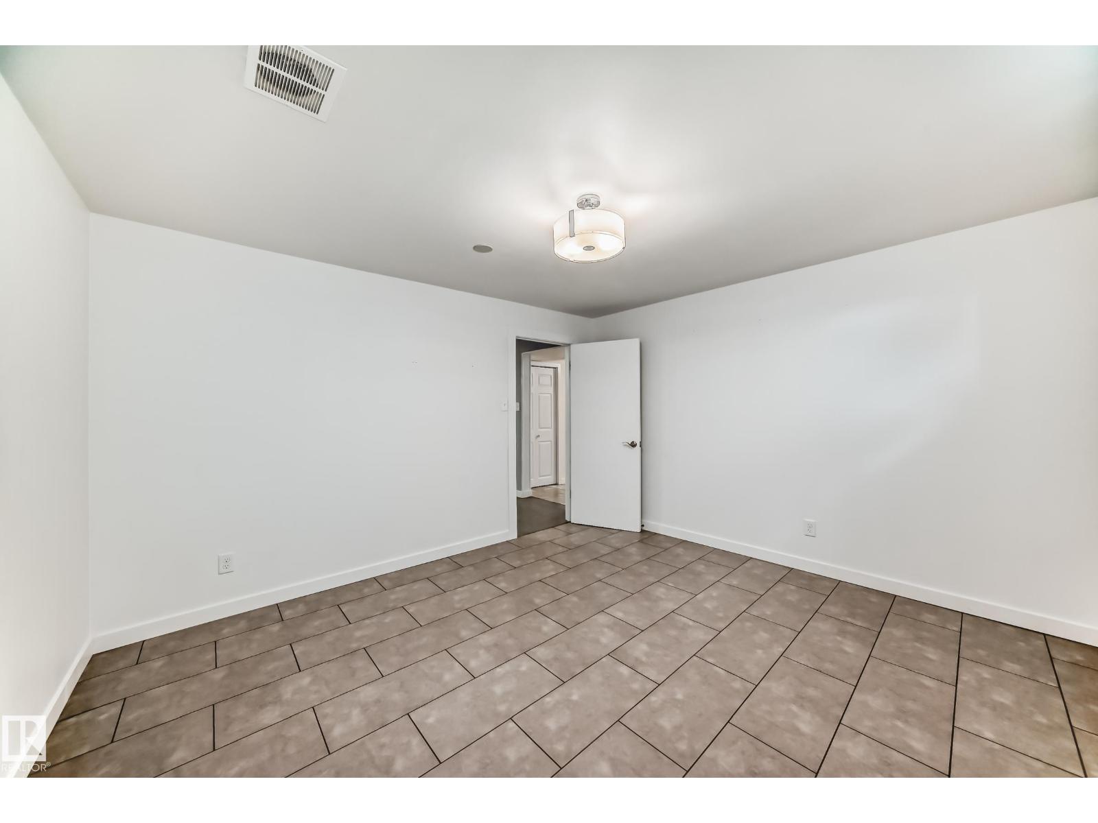 Photo 32 of 13424 82 St Nw, Edmonton AB