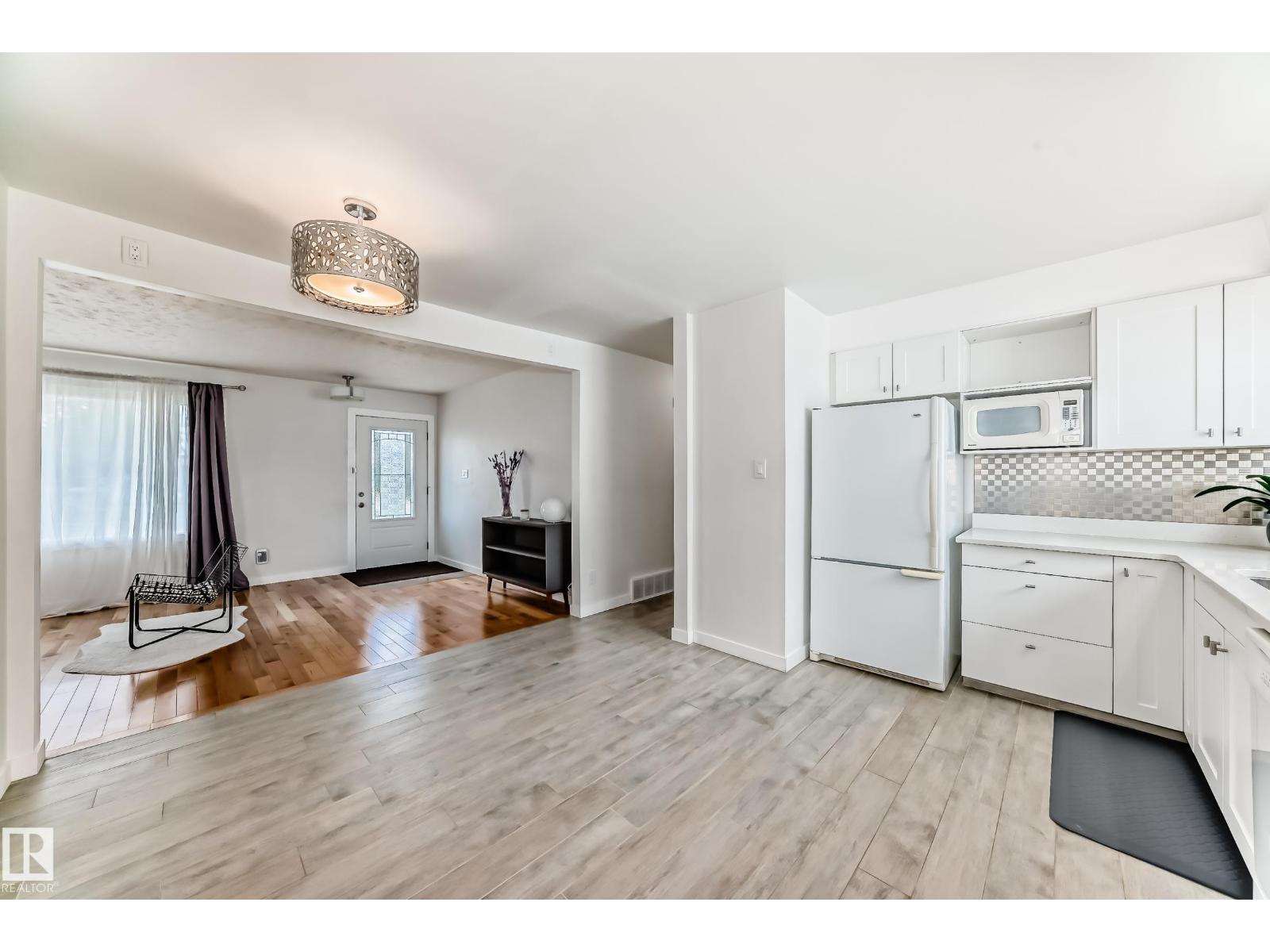 Photo 5 of 13424 82 St Nw, Edmonton AB