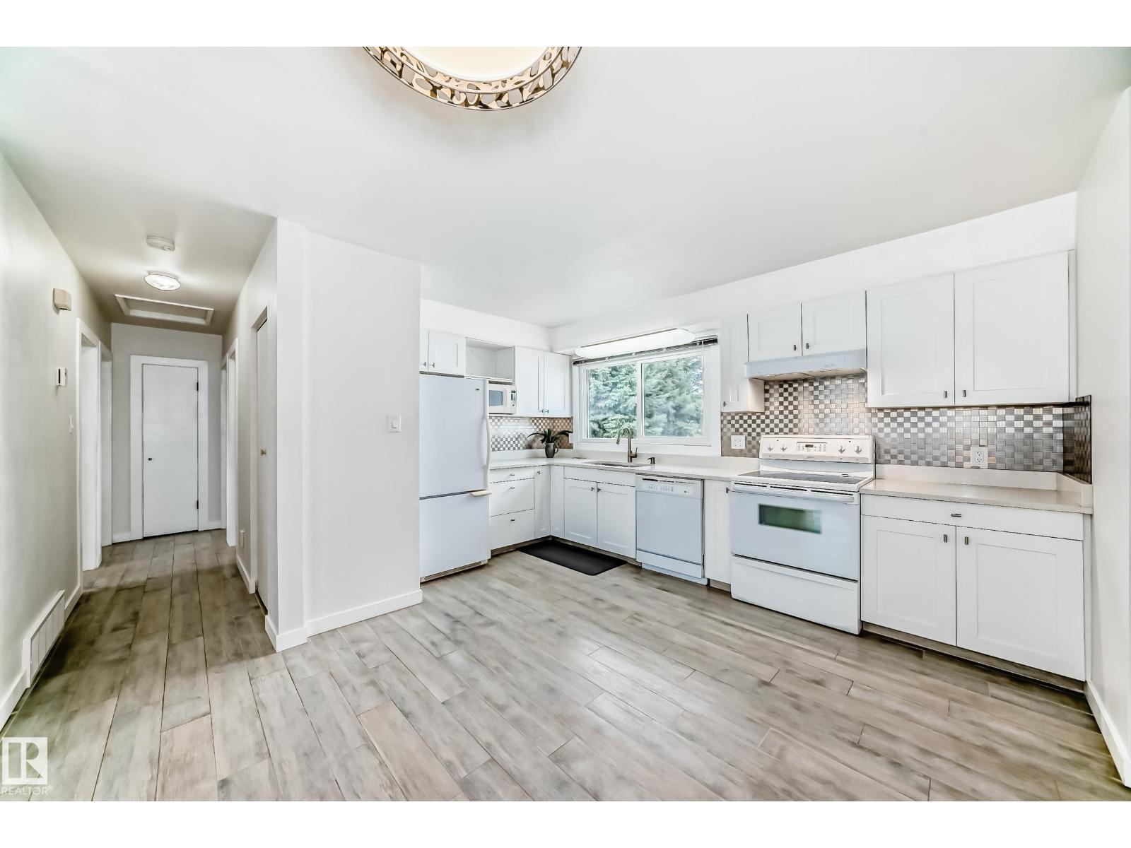 Photo 6 of 13424 82 St Nw, Edmonton AB
