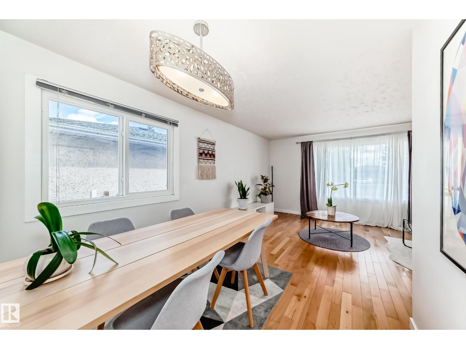 Photo 9 of 13424 82 St Nw, Edmonton AB