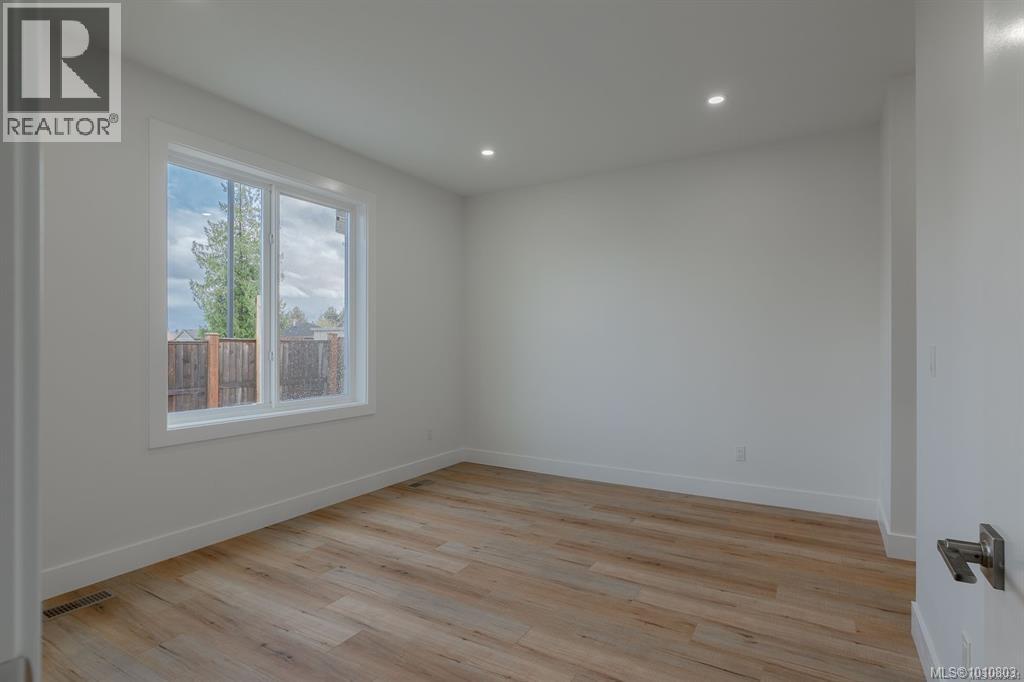 Photo 16 of 472 Hampstead St, Parksville BC