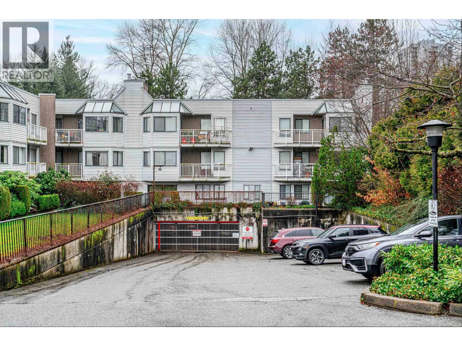 Photo 3 of 105 9584 Manchester Drive, Burnaby BC