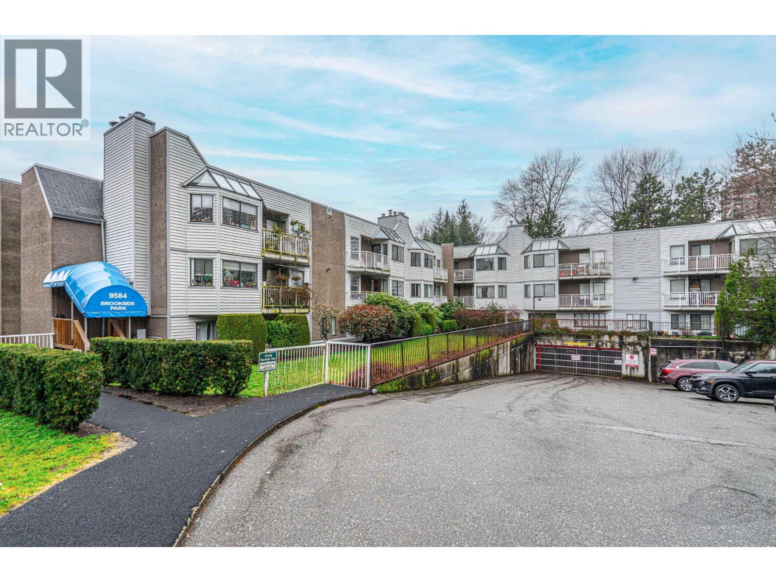 Photo 1 of 105 9584 Manchester Drive, Burnaby BC