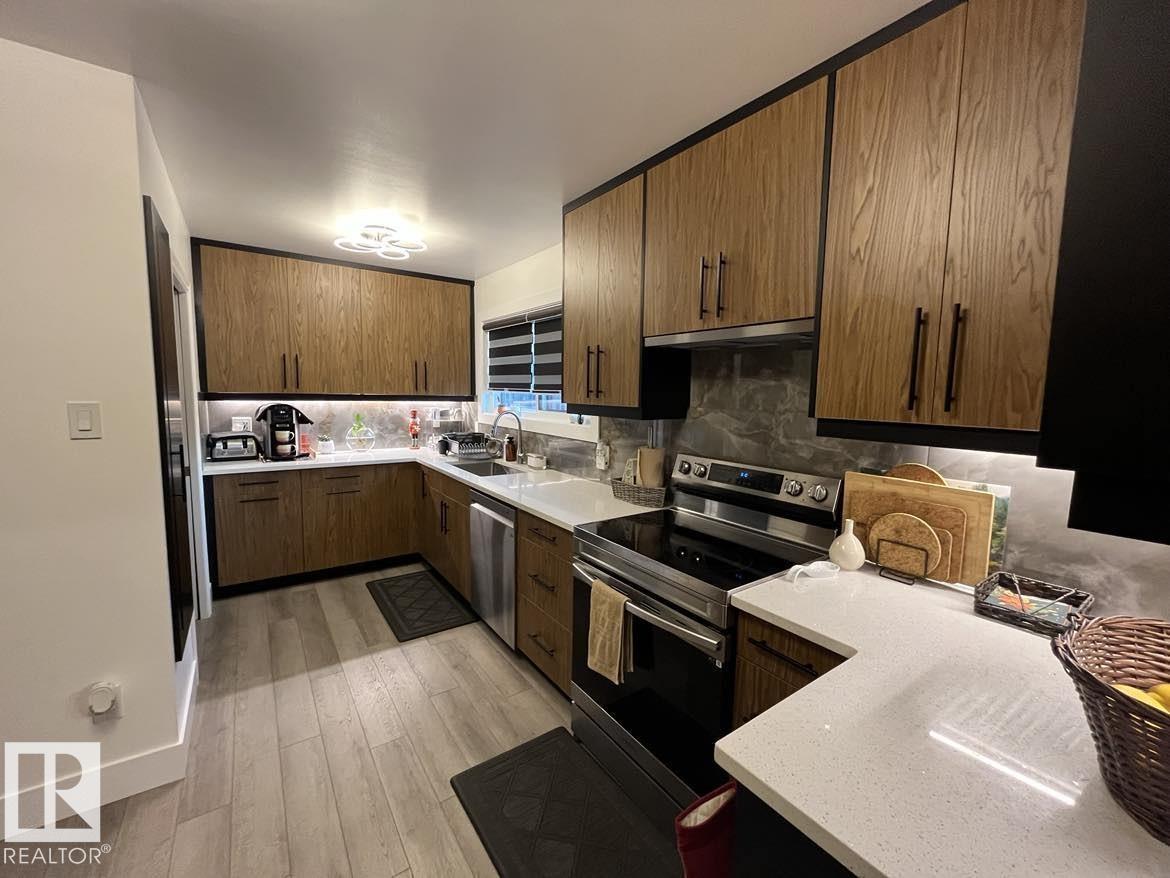 Single Family House for Sale in   ST NW Edmonton 