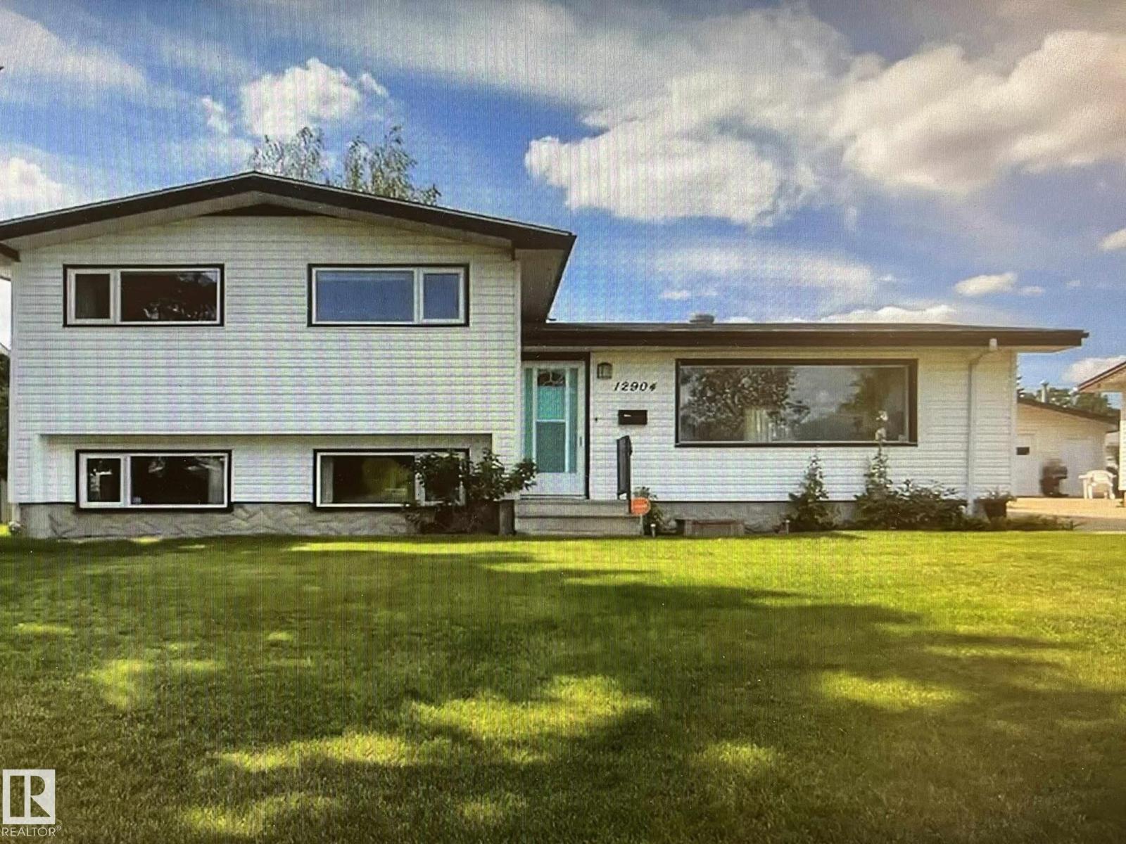 Single Family House for Sale in   ST NW Edmonton 
