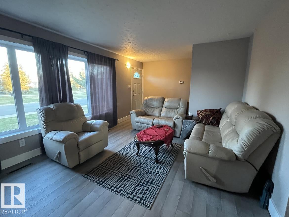 Single Family House for Sale in   ST NW Edmonton 