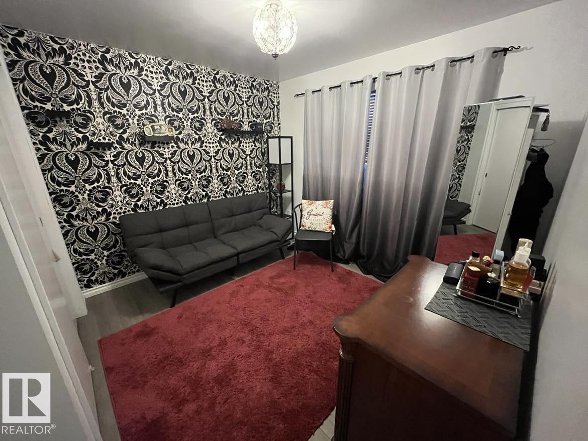 Single Family House for Sale in   ST NW Edmonton 