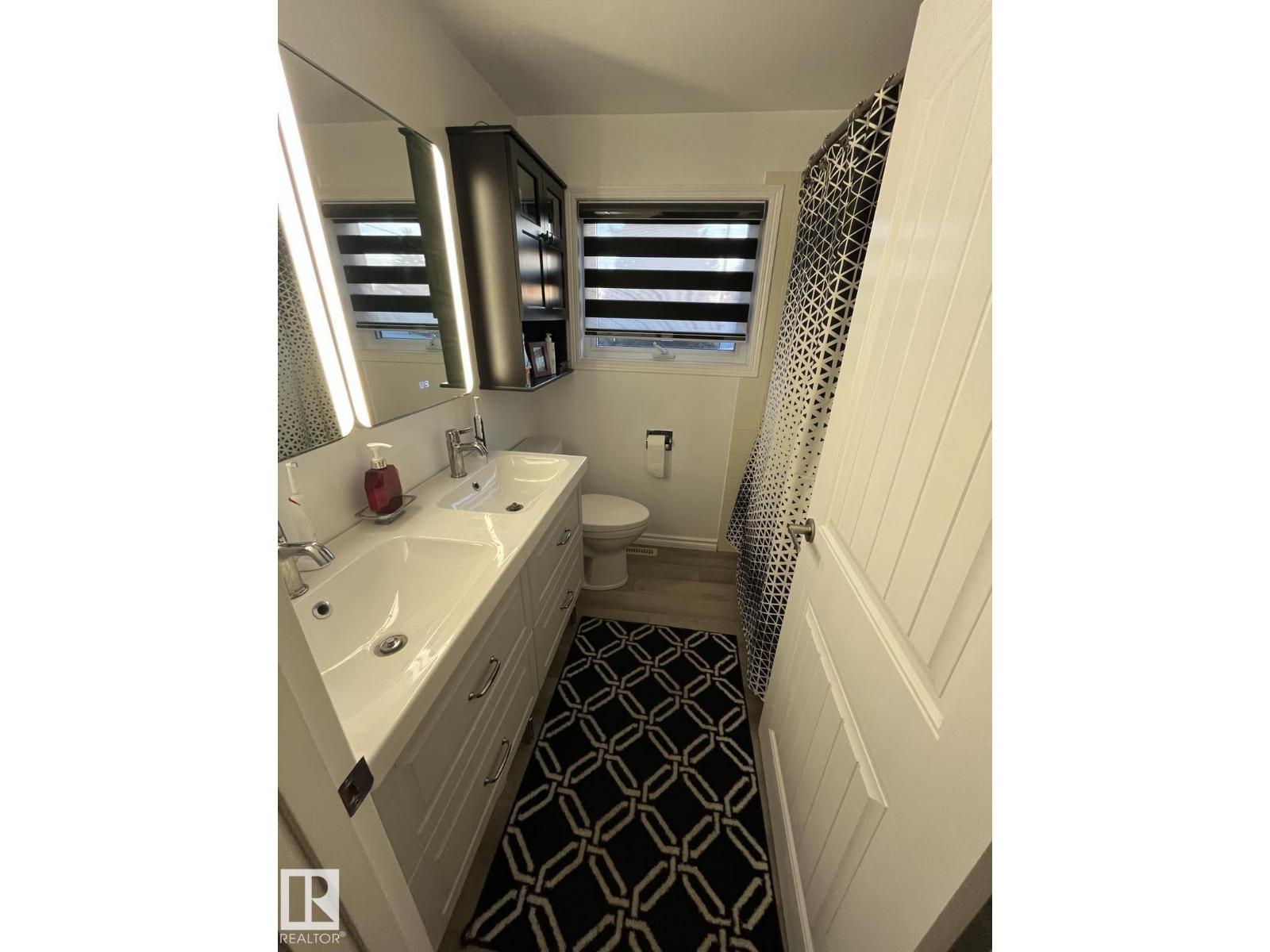 Single Family House for Sale in   ST NW Edmonton 