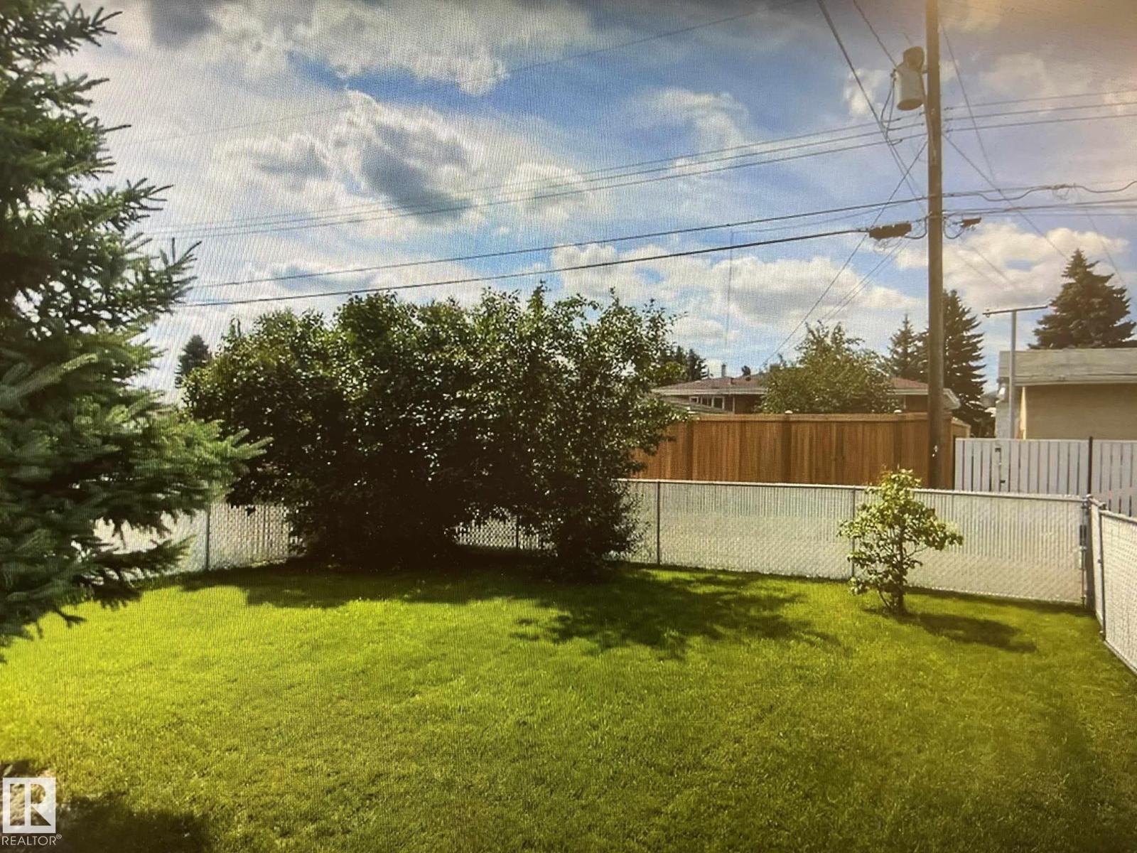 Single Family House for Sale in   ST NW Edmonton 