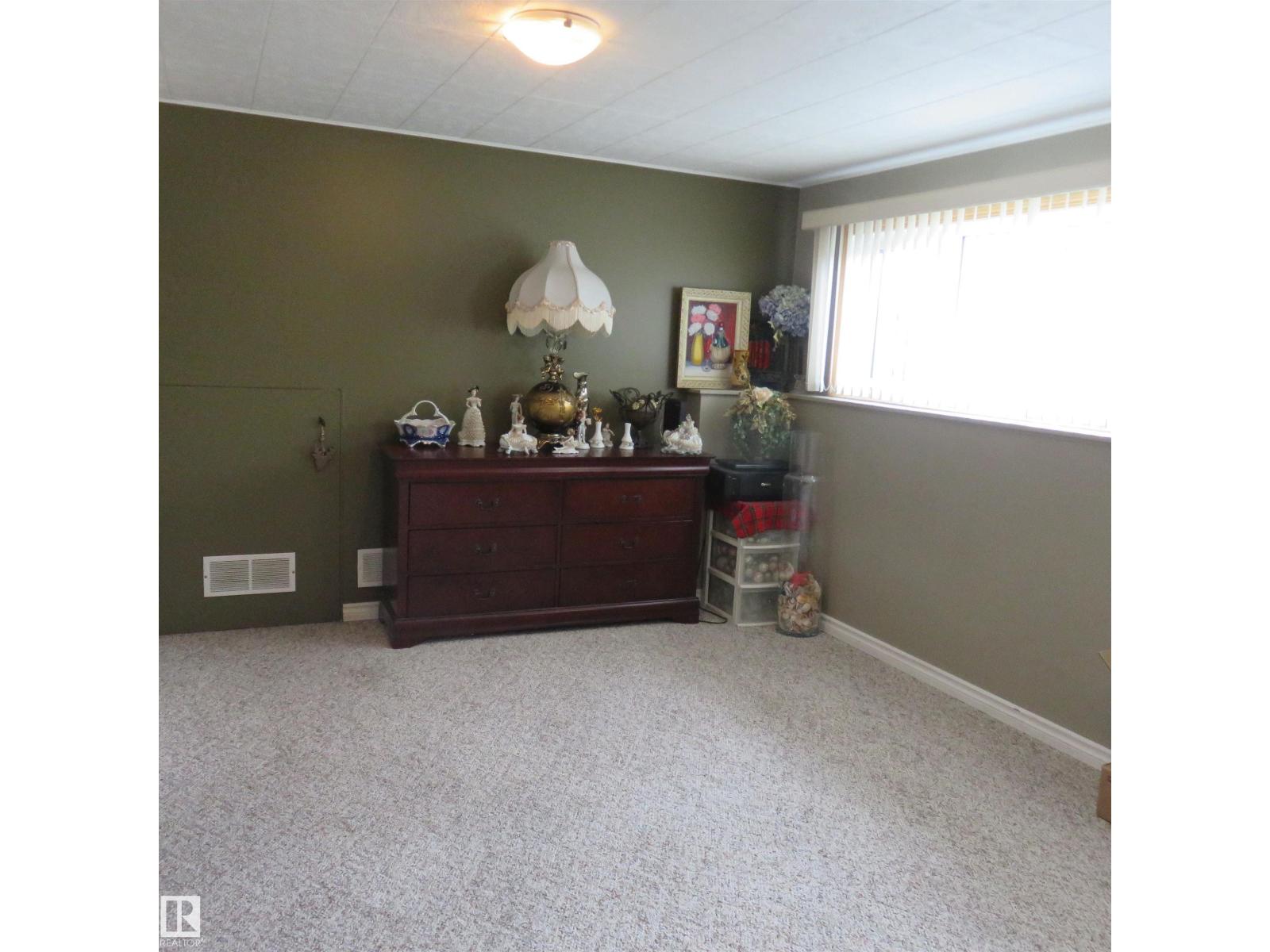 Single Family House for Sale in   ST NW Edmonton 