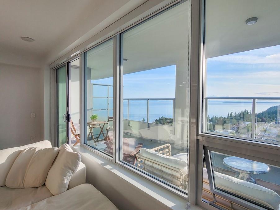 Photo 11 of 1502 15165 Thrift Avenue, White Rock BC