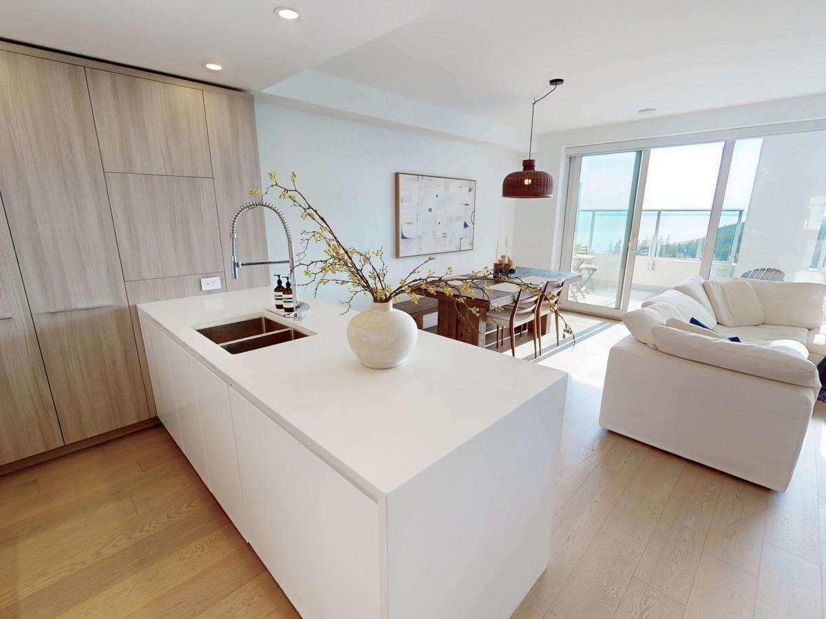 Photo 3 of 1502 15165 Thrift Avenue, White Rock BC