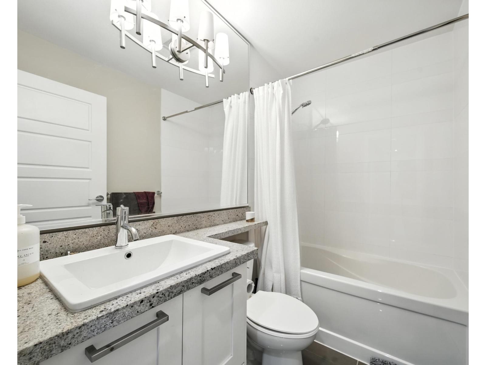 Photo 15 of 25 2925 King George Boulevard, Surrey BC