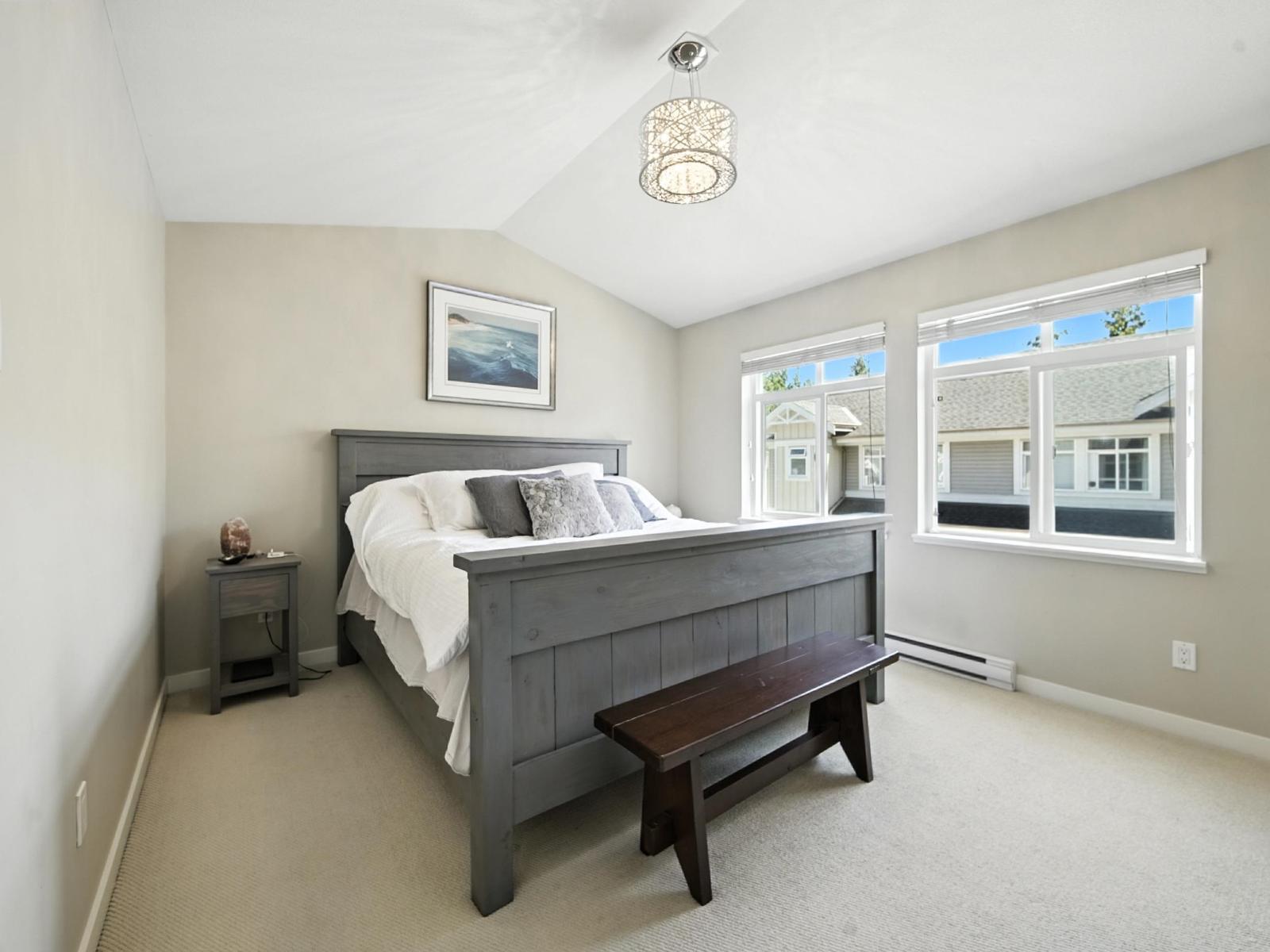 Photo 10 of 25 2925 King George Boulevard, Surrey BC