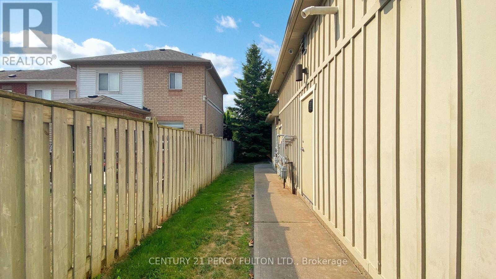 Photo 11 of 3 3100 Brock Street N, Whitby ON