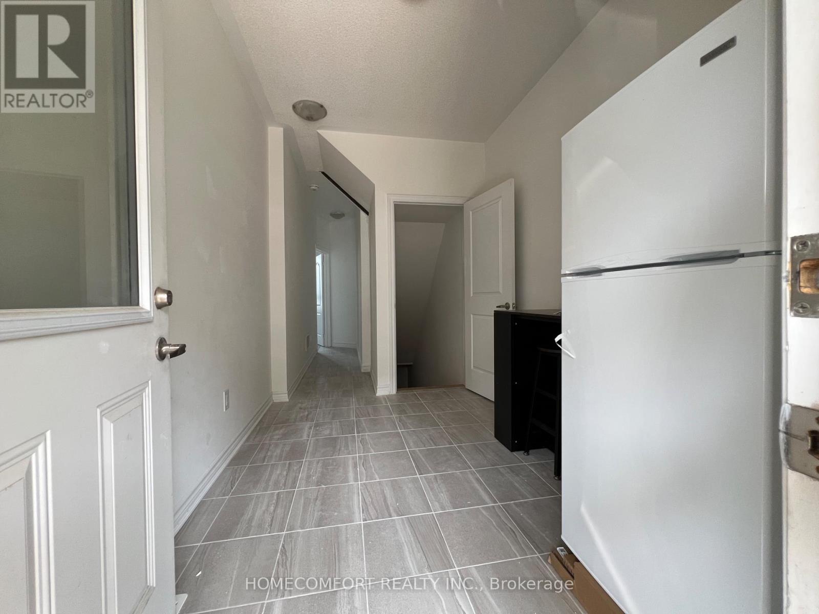 Photo 9 of 28 Chicago Lane, Markham ON