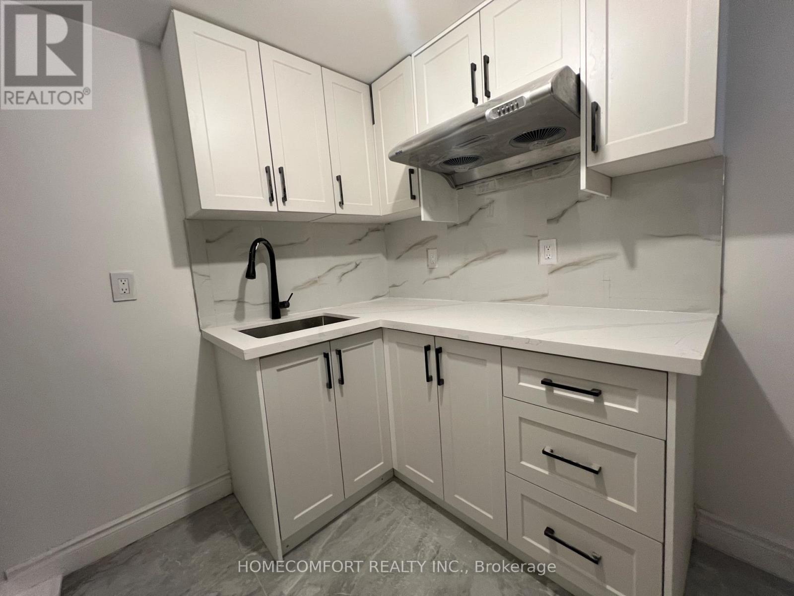 Photo 1 of 28 Chicago Lane, Markham ON