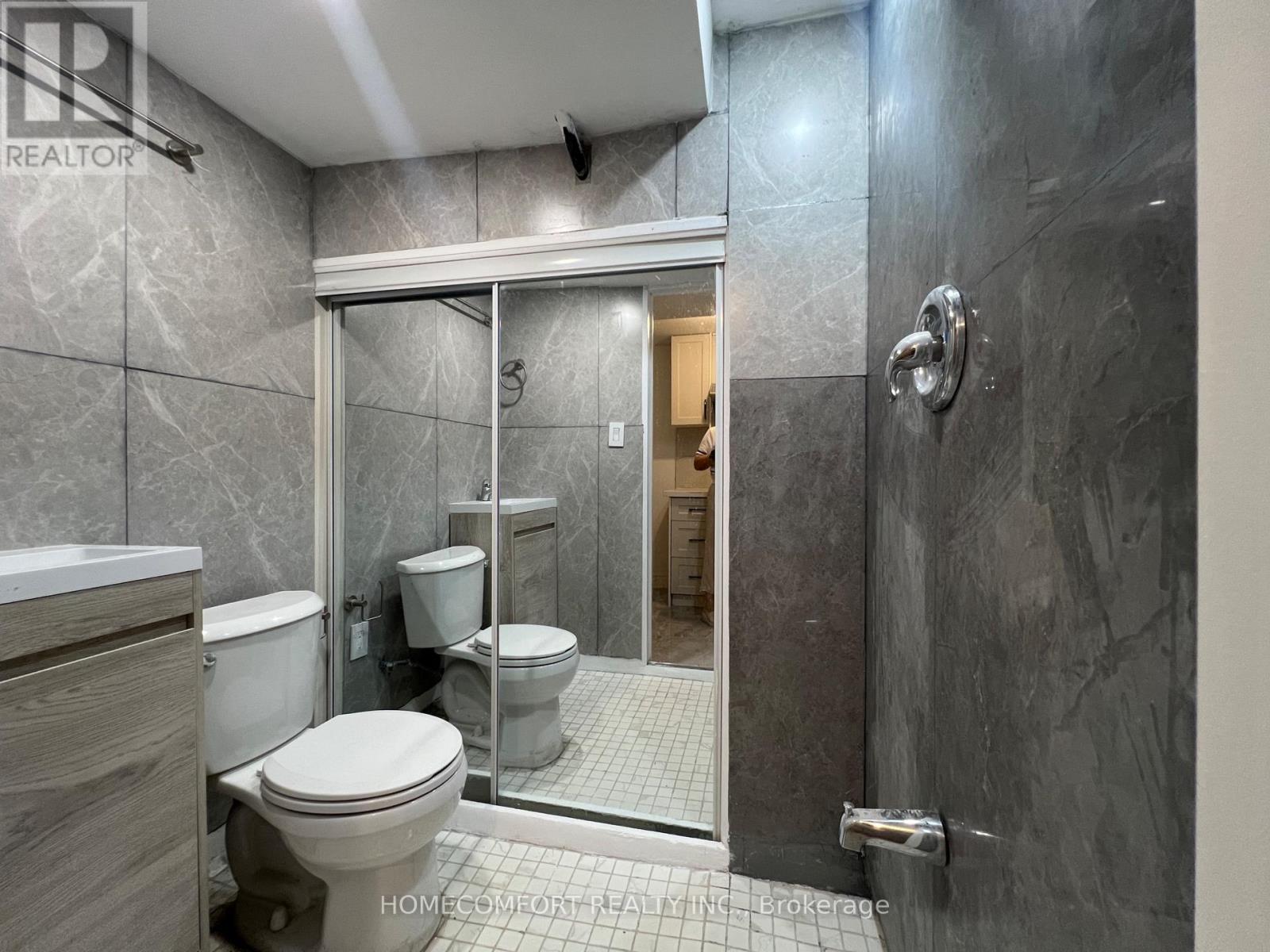 Photo 4 of 28 Chicago Lane, Markham ON
