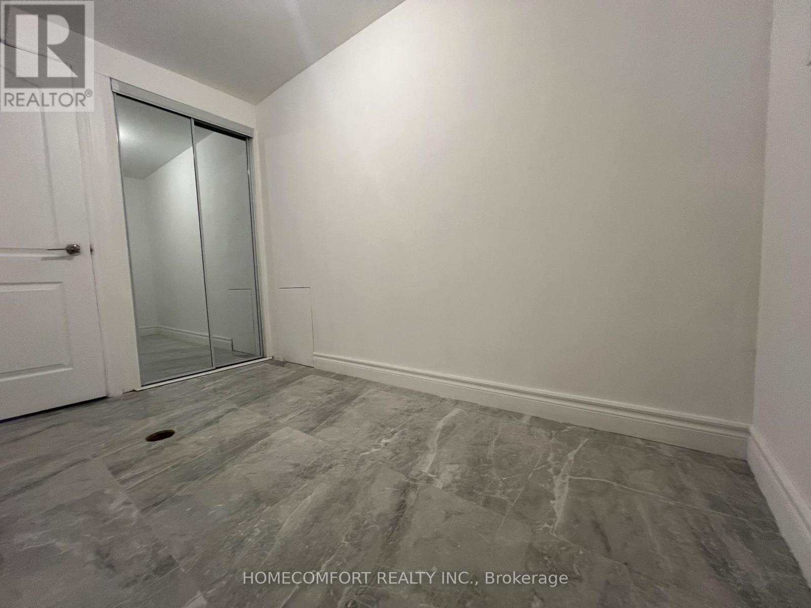 Photo 11 of 28 Chicago Lane, Markham ON