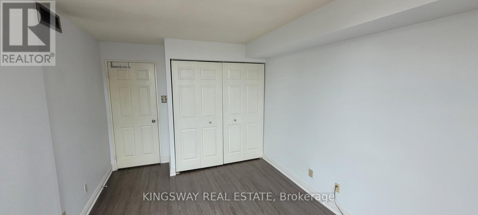 Photo 10 of 306 1155 Bough Beeches Boulevard, Mississauga ON