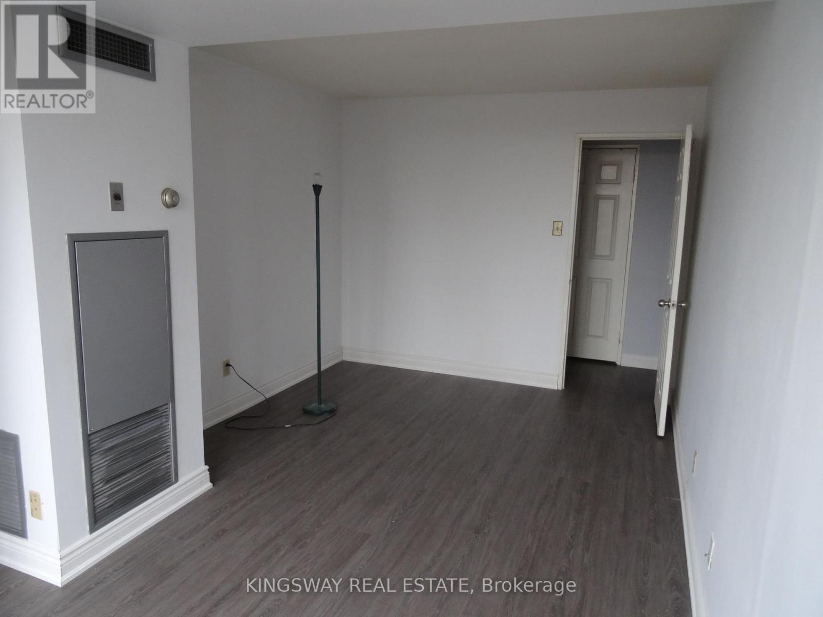 Photo 8 of 306 1155 Bough Beeches Boulevard, Mississauga ON