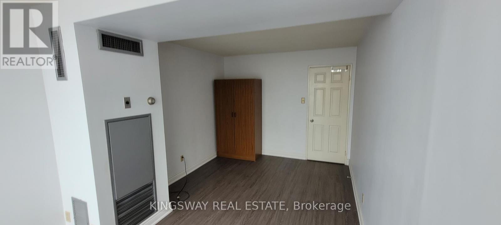 Photo 9 of 306 1155 Bough Beeches Boulevard, Mississauga ON