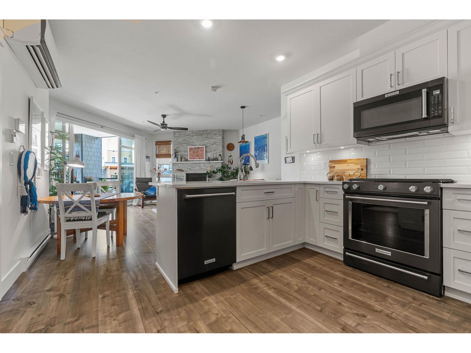 Photo 3 of 211 5380 Tyee Lane Garrison Crossing, Chilliwack BC
