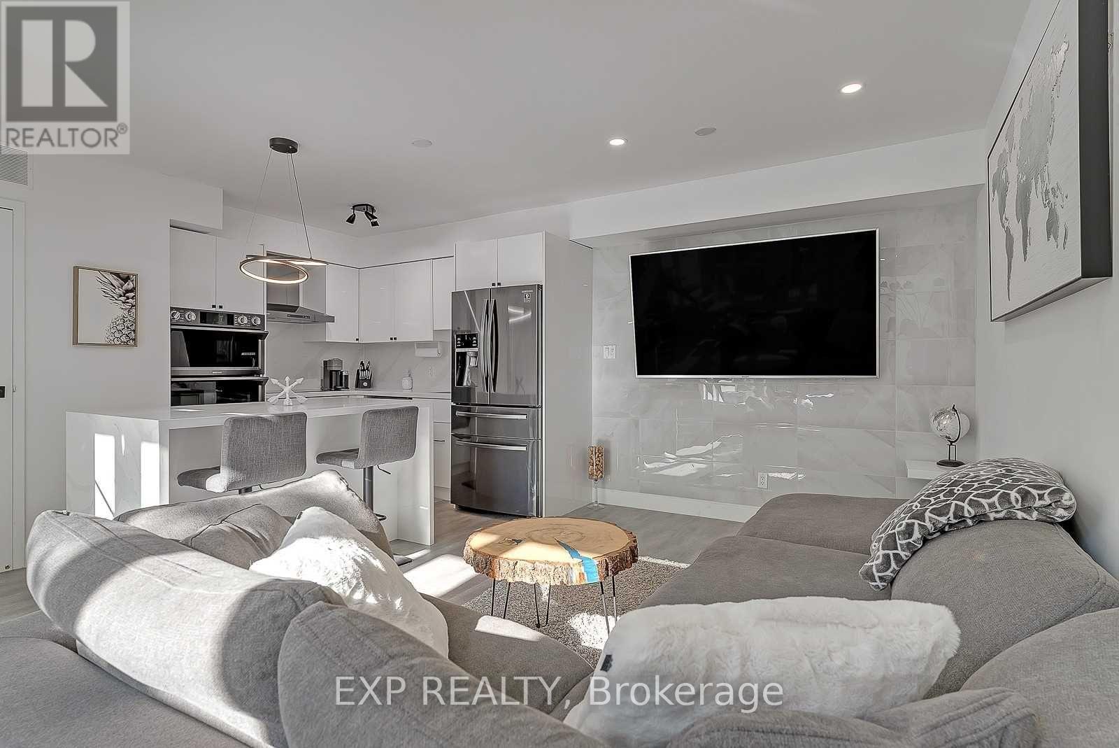 Photo 4 of 1111 50 East Liberty Street, Toronto ON