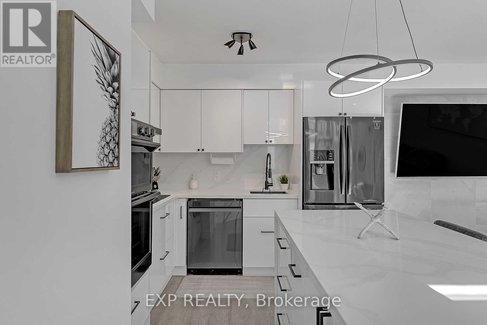 Photo 8 of 1111 50 East Liberty Street, Toronto ON