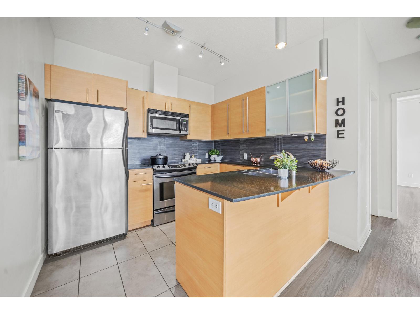 Photo 6 of 408 13399 104 Avenue, Surrey BC
