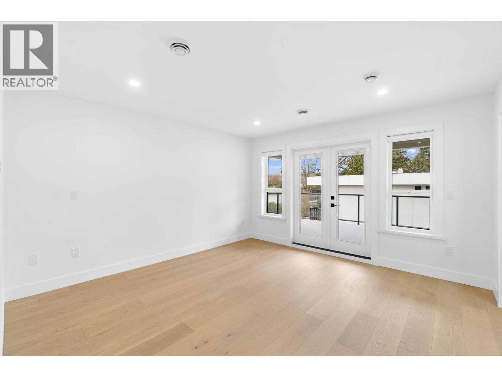 Photo 2 of 1 3 6765 Kitchener Street, Burnaby BC