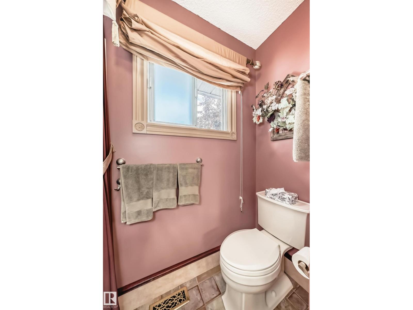 Photo 32 of 18516 97 A Av Nw, Edmonton AB