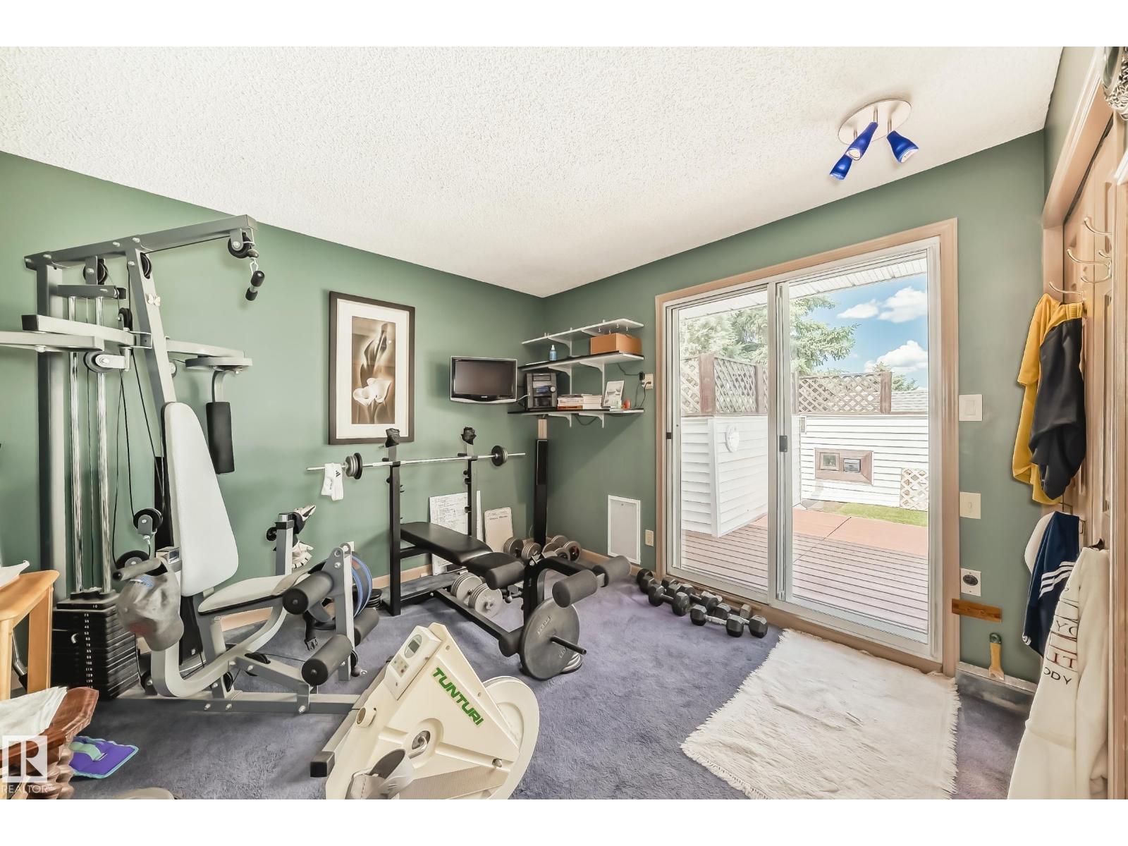 Photo 3 of 18516 97 A Av Nw, Edmonton AB