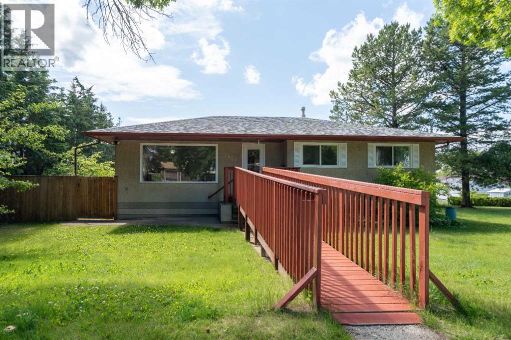 Photo 17 of 3902 45 Street, Ponoka AB