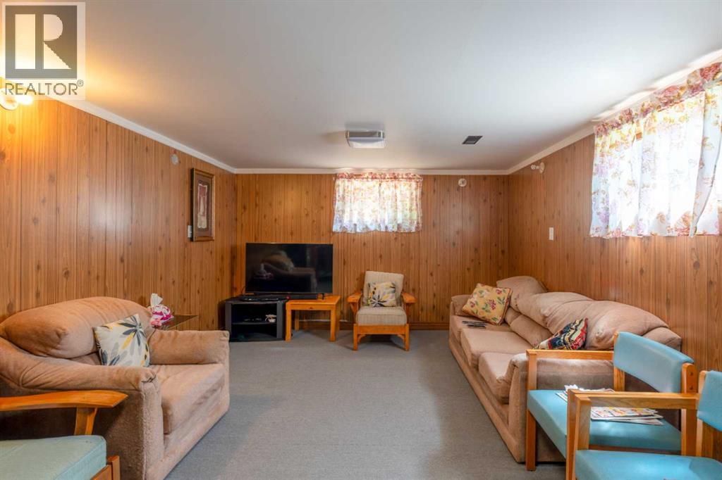 Photo 2 of 3902 45 Street, Ponoka AB