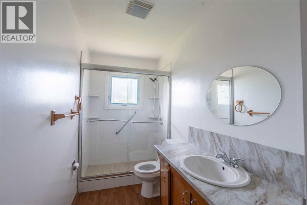 Photo 11 of 3902 45 Street, Ponoka AB