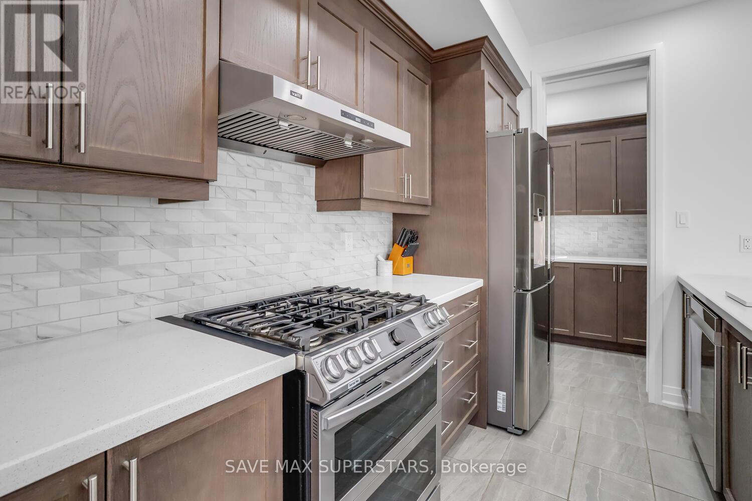 Photo 11 of 159 Franklin Trail, Barrie ON