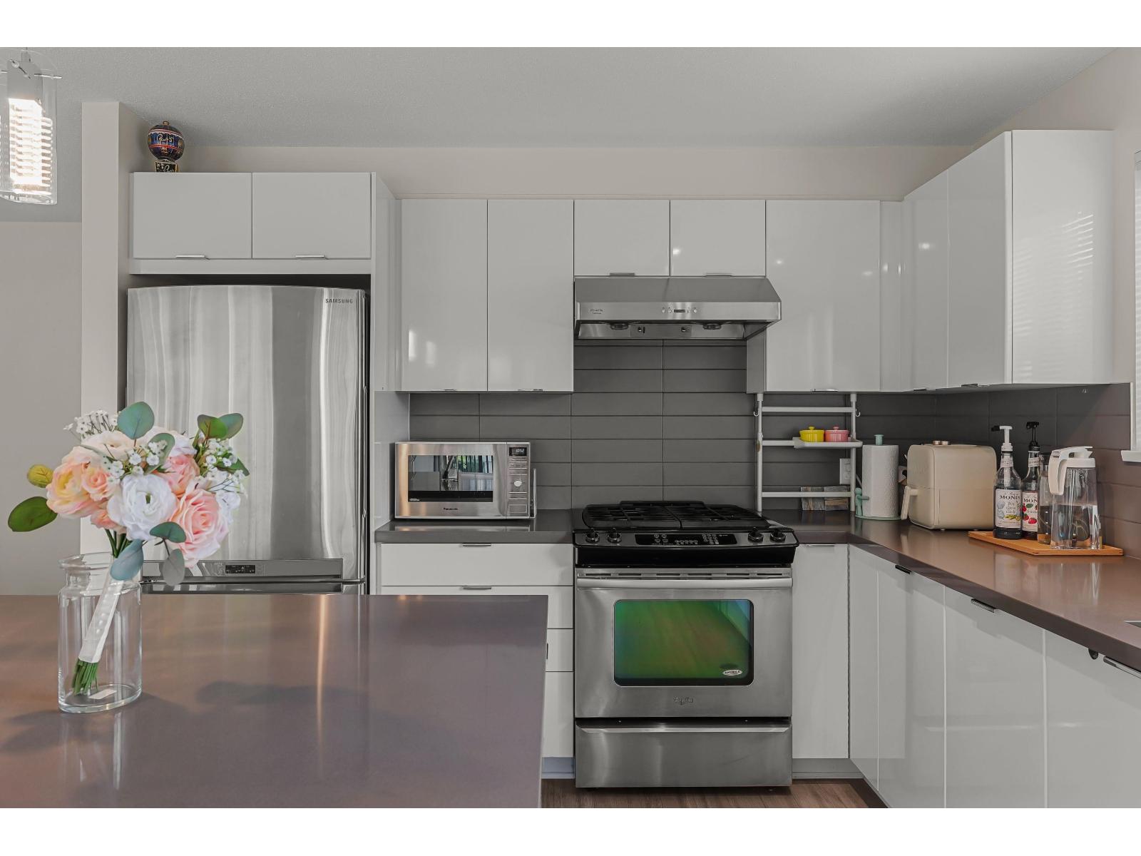 Photo 3 of 202 3323 151 Street, Surrey BC