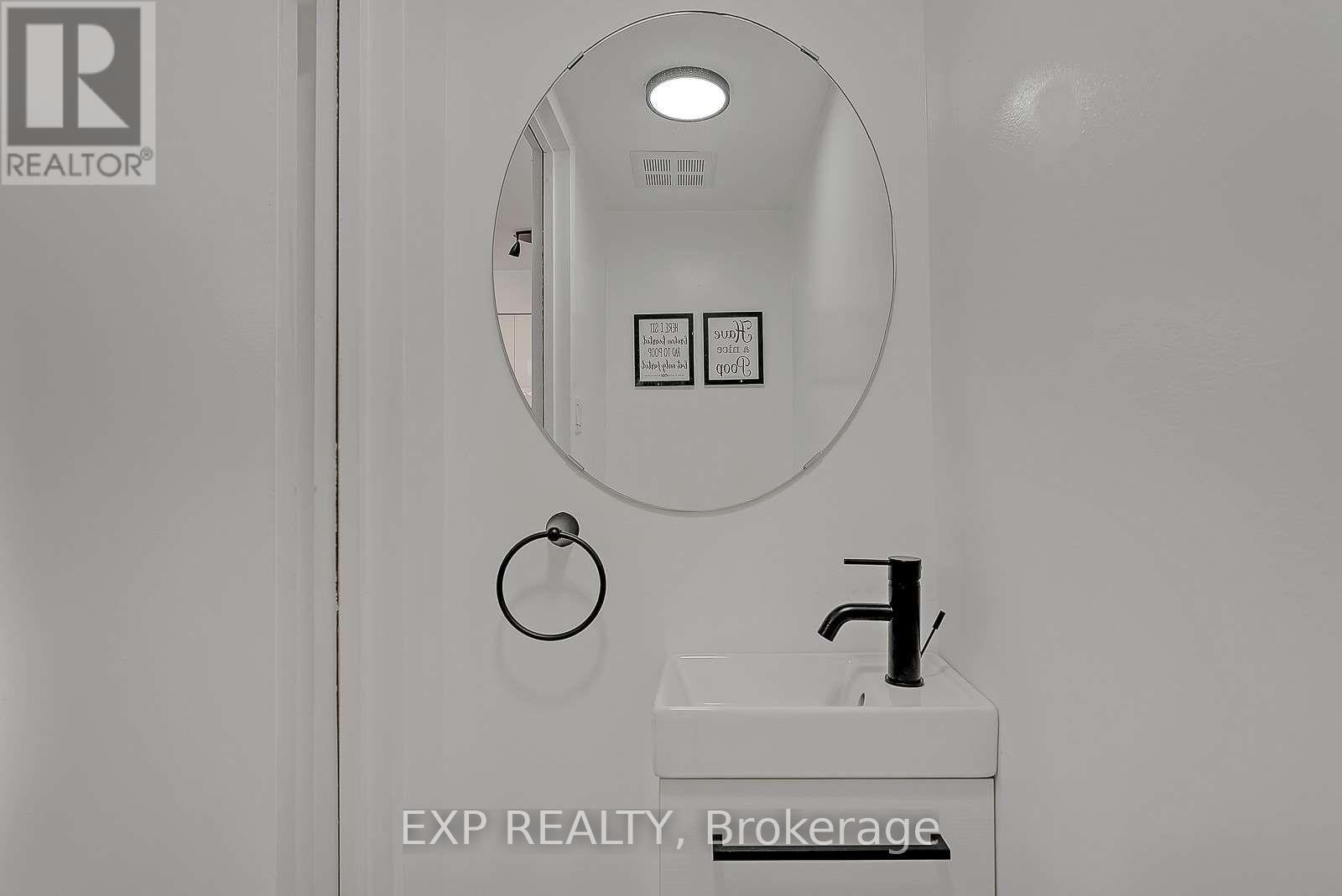 Photo 2 of 1111 50 East Liberty Street, Toronto ON