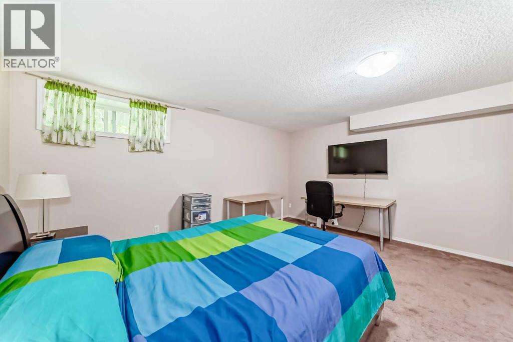 Single Family House 4 Level for Sale in  Bridlewood Avenue SW Bridlewood Calgary 