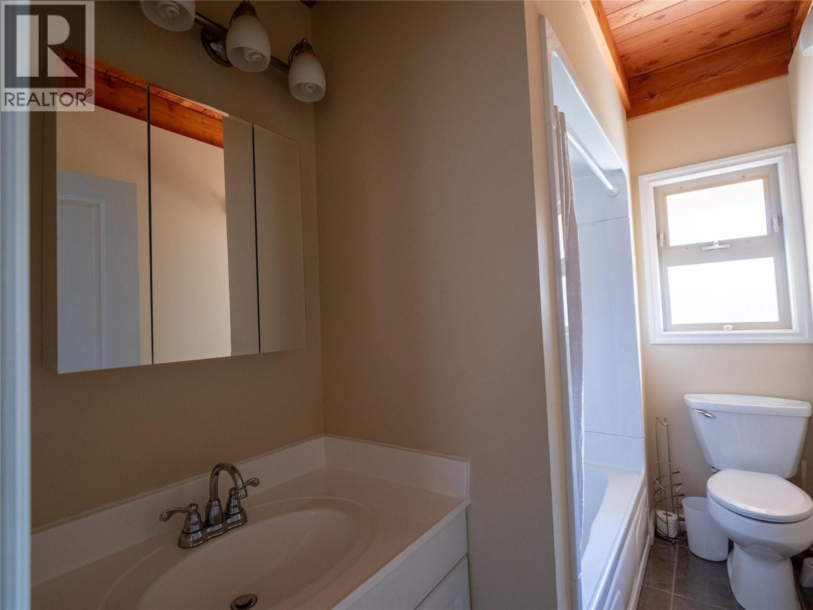 7540 RUSSEL  FSR Creek Unit# 17, Barriere