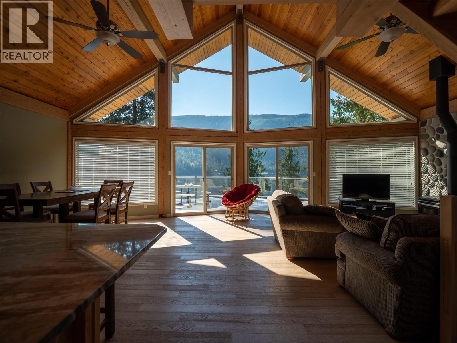 7540 RUSSEL  FSR Creek Unit# 17, Barriere