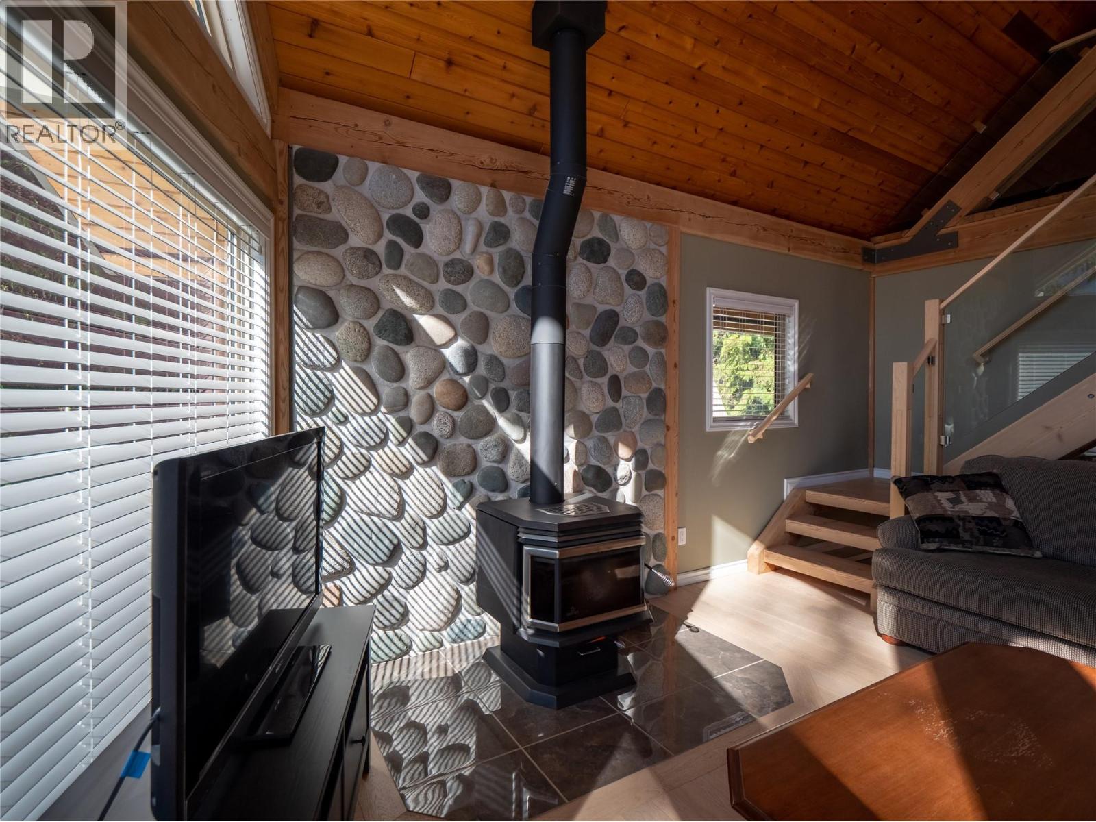 7540 RUSSEL  FSR Creek Unit# 17, Barriere
