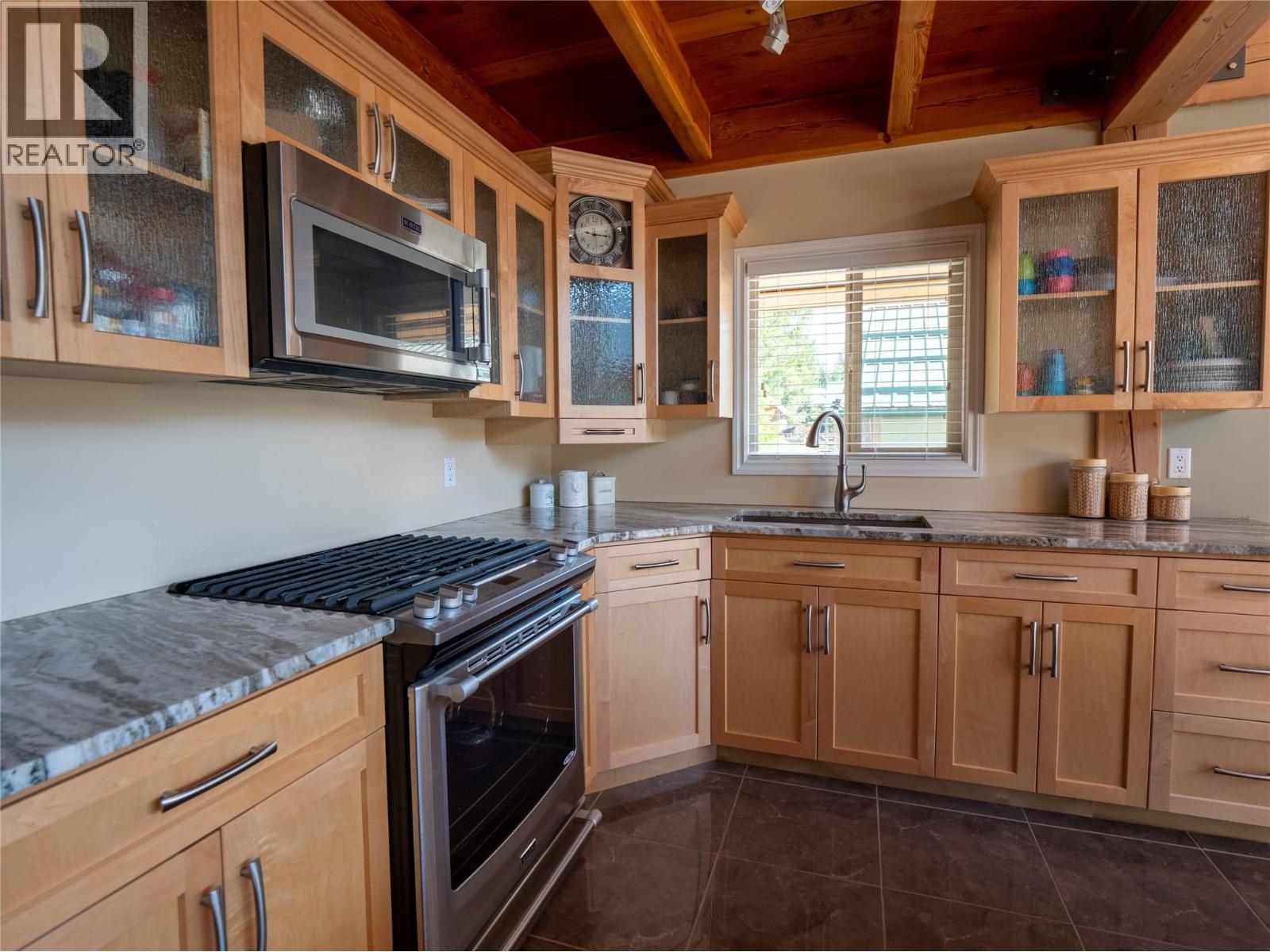 7540 RUSSEL  FSR Creek Unit# 17, Barriere