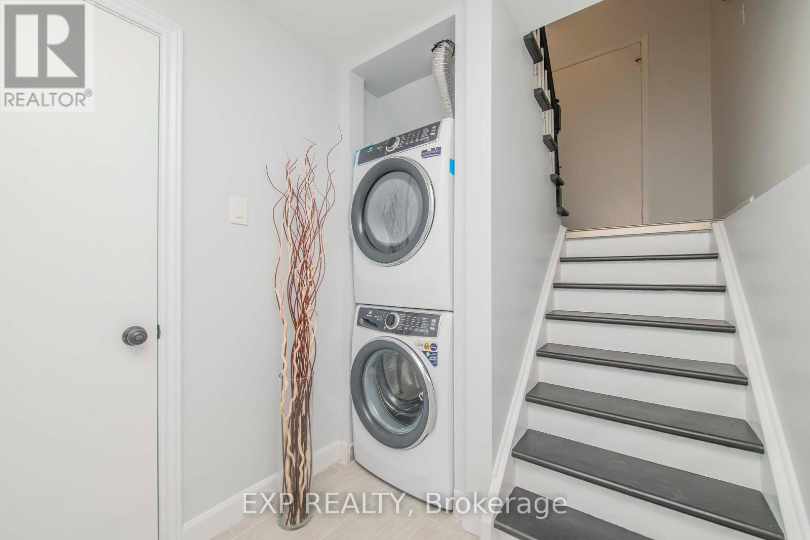 Photo 16 of 15 Kadeer Way, Ottawa ON