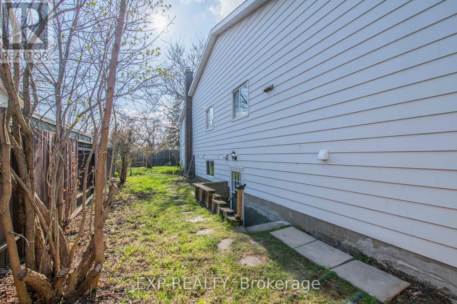 Photo 25 of 15 Kadeer Way, Ottawa ON