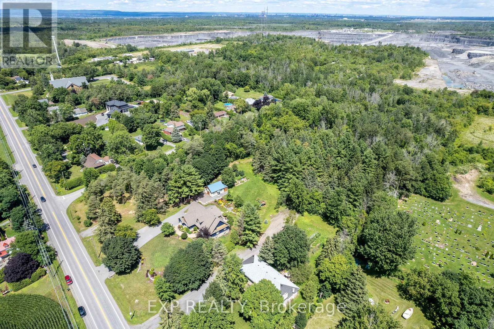 Photo 23 of 8 Khymer Court N, Ottawa ON